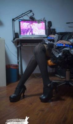 欧美大胸av演员m_电视剧高清在线观看