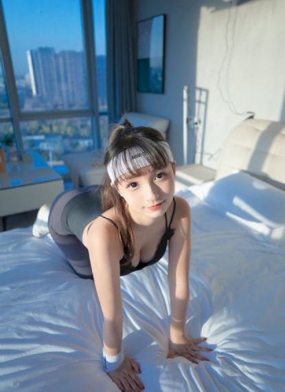 欧美牛仔短裤街拍_迅雷在线观看